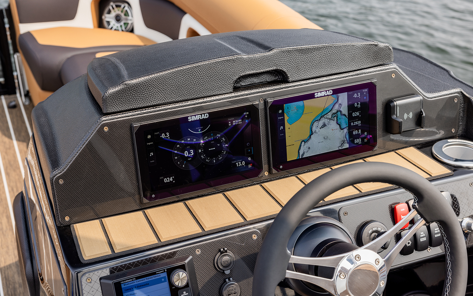 Dual Simrad® NSX 9" display - Optional